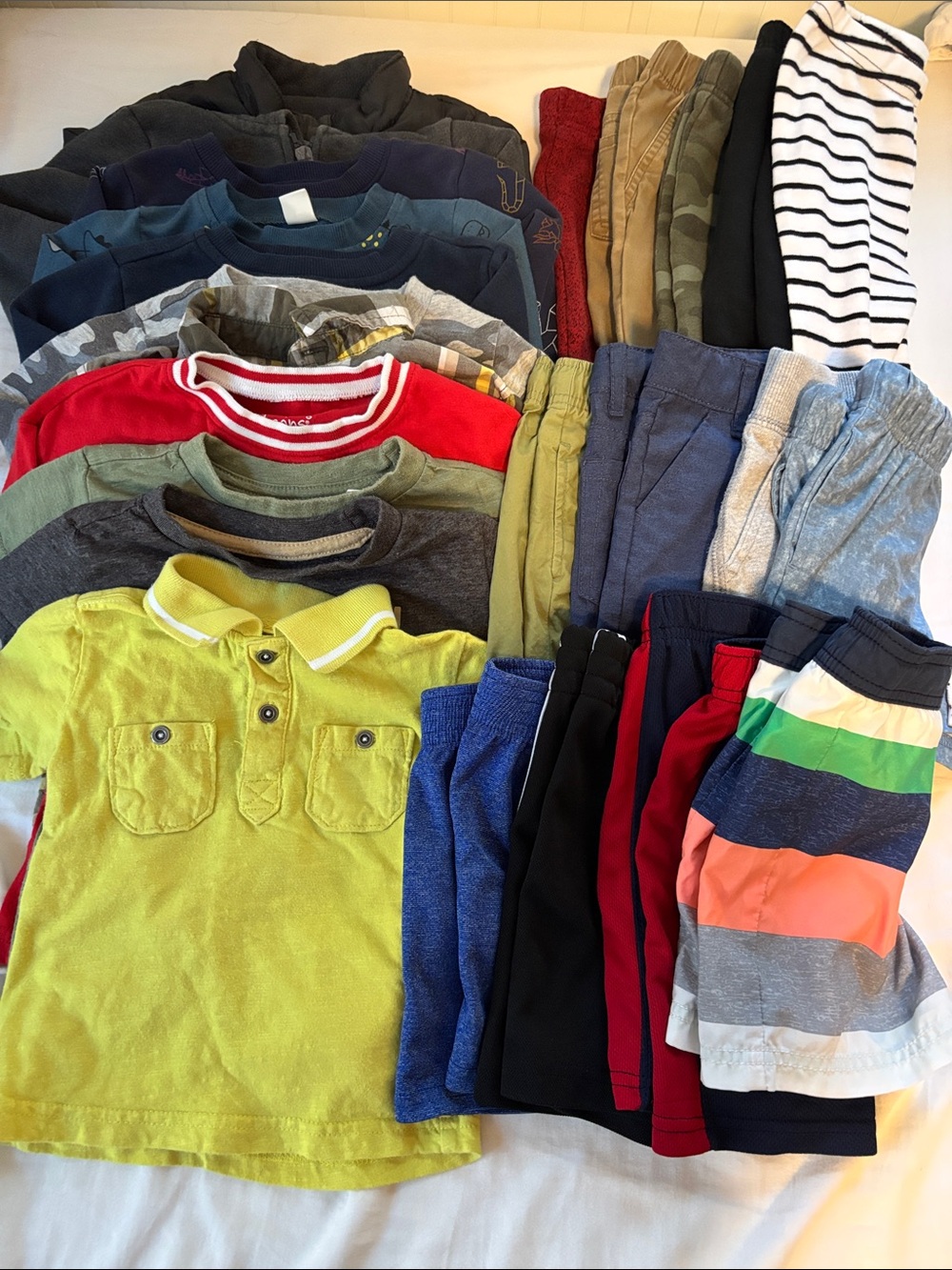 Toddler Boys Shirts and Bottoms (2T)